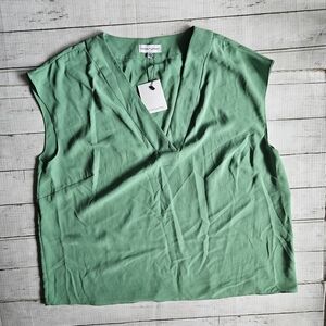 Gibson Latimer NWT V‎ Neck Green Sleeveless Blouse Size XXL